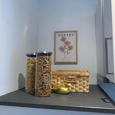 F27-s 4 People, 4 Bedrooms, Fully Furnished *