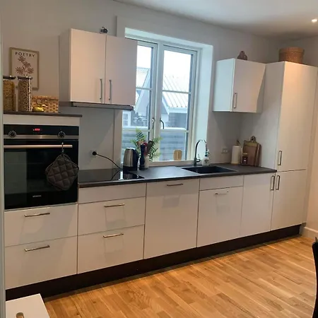 F27-s 4 People, 4 Bedrooms, Fully Furnished