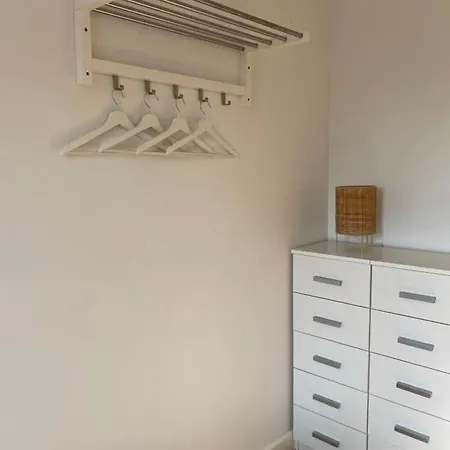 F27-s 4 People, 4 Bedrooms, Fully Furnished *