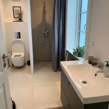 F27-s 4 People, 4 Bedrooms, Fully Furnished * Aalbor
